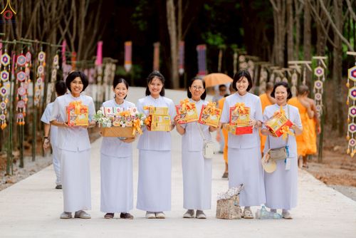 ภาพ No.239353:วันอาทิตย์ที่ 17 สิงหาคม พ.ศ. 2568 พิธีกดปุ่มอัญเชิญรูปเหมือน พระมงคลเทพมุนี (สด จันทสโร)  ณ มหาวิหารแก้วพระมงคลเทพมุนี  ศูนย์ปฏิบัติธรรมแก้วเมืองเลย