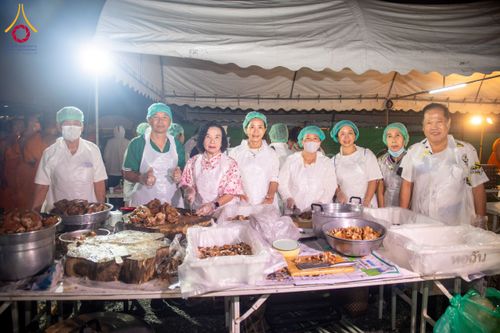 ภาพ No.190985:พิธีถวายภัตตาหารเป็นสังฆทาน แด่พระธรรมยาตรา ณ อนุสรณ์สถานคลองบางนางแท่น อ.สามพราน จ.นครปฐม ในโครงการธรรมยาตรา กตัญญูบูชา มหาปูชนียาจารย์ พระมงคลเทพมุนี(สด จนฺทสโร) พระผู้ปราบมาร อนุสรณ์สถาน 7 แห่ง ปีที่ 13 วันที่ 8 มกราคม พ.ศ. 2568