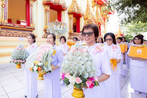 ภาพ No.259217:วันที่ 19 ตุลาคม พ.ศ. 2568 พิธีทอดกฐินสามัคคีทั่วไทย 30,000 วัด โดยคณะศิษยานุศิษย์ บูชาธรรม 81 ปี หลวงพ่อธัมมชโย ณ วัดบ้านพร้าวนอก ต.เชียงรากใหญ่ อ.สามโคก จ.ปทุมธานี