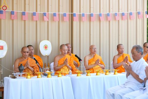 ภาพ No.142883:พิธีเจริญพระพุทธมนต์ โปรยรัตนชาติ เพื่อความเป็นสิริมงคล  ณ พื้นที่ก่อสร้างอาคารปฏิบัติธรรม “แก้วธรรมชัยรัตนอนันต์”  วัดพระธรรมกายเทนเนสซี ประเทศสหรัฐอเมริกา วันอังคารที่ 2 กรกฎาคม พ.ศ. 2567