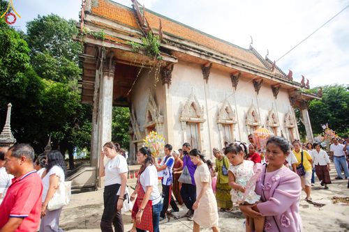 ภาพ No.164965:พิธีทอดกฐิน ณ วัดกลางเกาะระกำ ต.บ้านสร้าง อ.บางปะอิน จ.พระนครศรีอยุธยา ในโครงการกฐินสามัคคีทั่วไทย 30,000 วัด บูชาธรรม 80 ปี หลวงพ่อธัมมชโย โดยคณะศิษยานุศิษย์วัดพระธรรมกาย วันที่ 20 ตุลาคม พ.ศ. 2567