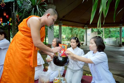 ภาพ No.248228:วันอาทิตย์ที่ 21 กันยายน พ.ศ. 2568 พิธีตักบาตร, พิธีทอดผ้าป่าบำรุงธุดงคสถานล้านนา, พิธีถวายกองทุนการศึกษาพระบาลี, พิธีถวายสลากภัตเป็นสังฆทาน เนื่องในโอกาสครบรอบ 39 ปี ธุดงคสถานล้านนา ณ ธุดงคสถานล้านนา อ.สันทราย จ.เชียงใหม่