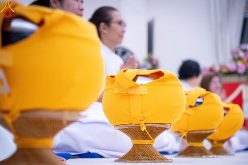 ภาพ No.144968:พิธีบรรพชา และอุปสมบท ธรรมทายาท โดยมี พระเดชพระคุณพระธรรมรัตนาภรณ์ เป็นพระอุปัชฌาย์ ยังความปลื้มปิติใจให้แก่ผู้ปกครอง และคณะญาติมิตร ณ วัดพระธรรมกายนิวเจอร์ซี  ประเทศสหรัฐอเมริกา