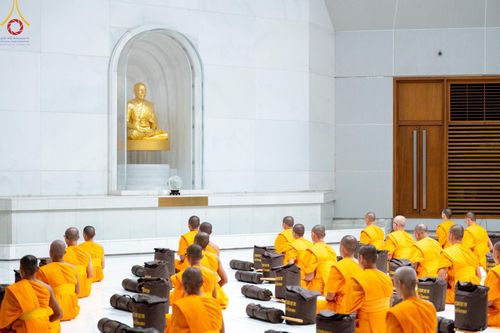 ภาพ No.189159:พระธรรมยาตราปฏิบัติธรรม และถ่ายภาพหมู่ประวัติศาสตร์ ในโครงการธรรมยาตรา กตัญญูบูชา มหาปูชนียาจารย์ พระมงคลเทพมุนี(สด จนฺทสโร) พระผู้ปราบมาร อนุสรณ์สถาน 7 แห่ง ปีที่ 13 วันที่ 4 มกราคม พ.ศ. 2568 ณ อนุสรณ์สถานมหาวิหารพระมงคลเทพมุนี (โลตัสแลนด์) อ.สองพี่น้อง