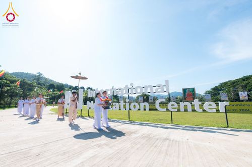 ภาพ No.174676:พิธีทอดกฐิน ศูนย์ปฏิบัติธรรมนานาชาติปาย อำเภอปาย จังหวัดแม่ฮ่องสอน พิธีวางดวงแก้ว โปรยรัตนชาติ สถาปนาอาคารปฏิบัติธรรม 80 ปี ครูบาไชยบูลย์ (หลวงพ่อธัมมชโย) วันที่ 27 ตุลาคม พ.ศ. 2567