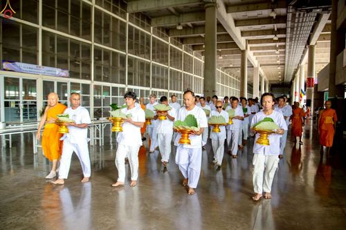 ภาพ No.230738:วันที่ 28 มิถุนายน พ.ศ. 2568 พิธีตัดปอยผมและปลงผม โครงการบวชพระนานาชาติ AEC & WAB รุ่นที่ 9 ณ วิหารคด 2 วัดพระธรรมกาย