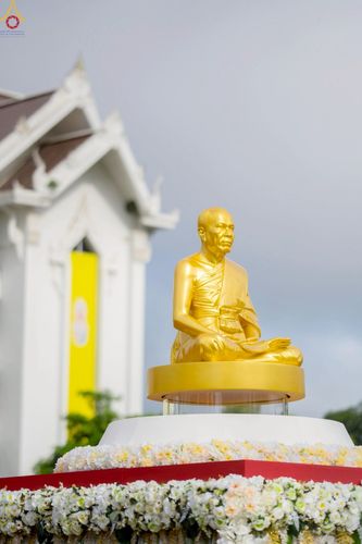 ภาพ No.239136:วันอาทิตย์ที่ 17 สิงหาคม พ.ศ. 2568 พิธีอัญเชิญรูปเหมือนพระมงคลเทพมุนี (สด จันทสโร) ณ ศาลากลางจังหวัดเลย ถึงลานพญานาค สวนสาธารณะกุดป่อง อ.เมือง จ.เลย