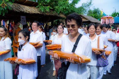 ภาพ No.94493:พิธีทอดกฐินสามัคคีทั่วไทย 5,000 วัด ณ วัดโบสถ์อินทรสารเพชร แขวงคูหาสวรรค์ เขตภาษีเจริญ กรุงเทพมหานคร วันที่ 12 พฤศจิกายน พ.ศ. 2566