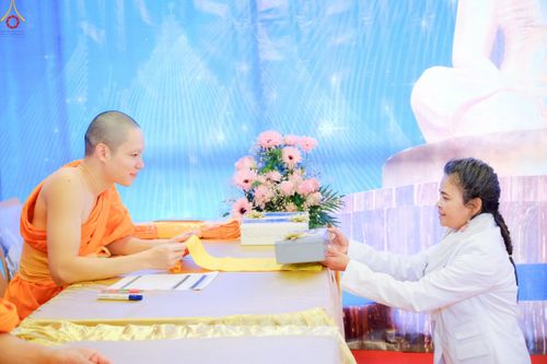 ภาพ No.256001:วันที่ 12 ตุลาคม พ.ศ. 2568 พิธีทอดกฐินวัดพระธรรมกายสวิตเซอร์แลนด์  ณ หอประชุมโรงเรียน Obergoldbach เมือง Bern ประเทศสวิตเซอร์แลนด์