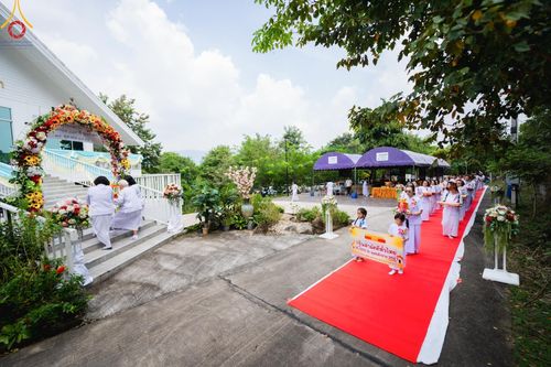 ภาพ No.169597:พิธีทอดกฐินเพื่อสร้าง หอฉันคุณยายอาจารย์ มหารัตนอุบาสิกาจันทร์ ขนนกยูง  ณ ศูนย์ปฏิบัติธรรมชลบุรี วันที่ 25 ตุลาคม พ.ศ. 2567