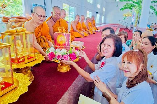 ภาพ No.253416:วันที่ 12 ตุลาคม พ.ศ. 2568 พิธีทอดกฐินสามัคคีทั่วไทย 30,000 วัด โดยคณะศิษยานุศิษย์ บูชาธรรม 81 ปี หลวงพ่อธัมมชโย ณ วัดบางนางเพ็ง ตำบลบ้านระกาศ อำเภอบางบ่อ จังหวัดสมุทรปราการ