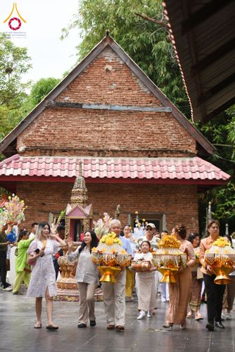 ภาพ No.172682:พิธีทอดกฐิน ณ วัดชีแวะ จ.ลพบุรี ในโครงการกฐินสามัคคีทั่วไทย 30,000 วัด บูชาธรรม 80 ปี หลวงพ่อธัมมชโย โดยคณะศิษยานุศิษย์วัดพระธรรมกาย วันที่ 27 ตุลาคม พ.ศ. 2567