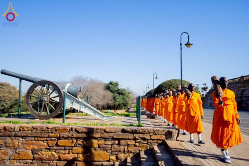ภาพ No.232800:วันที่ 1 กรกฏาคม พ.ศ. 2568 Dhammayatra in South Africa 2025 ธรรมยาตราแอฟริกาใต้ — เส้นทางแห่งสติ สมาธิ และปัญญา ธรรมทายาทที่ได้อบรมโครงการบรรพชาอุปสมบทหมู่ครั้งที่ 2 ณ วัดพระธรรมกายโจฮันเนสเบิร์ก ประเทศแอฟริกาใต้