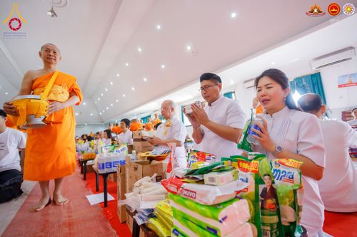 ภาพ No.283536:วันอาทิตย์ที่ 21 ธันวาคม  2568 พิธีบิณฑบาตฉลองสามเณรใหม่ ประเทศอินโดนีเซีย