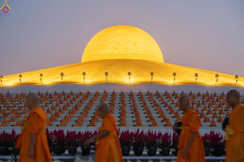 ภาพ No.279682:วันที่ 1 มกราคม พ.ศ.2569 พิธีตักบาตรในวันขึ้นปีใหม่ ณ ลานธรรม วัดพระธรรมกาย