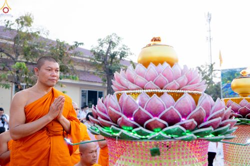 ภาพ No.297010:วันที่ 17 มกราคม พ.ศ. 2569 พิธีจุดประทีปถวายเป็นพุทธบูชา และบูชาธรรมมหาปูชนียาจารย์  ณ วัดโบสถ์บน ต.บางคูเวียง จ.นนทบุรี อนุสรณ์สถานลำดับที่ 4 สถานที่เกิดด้วยกายธรรม ในโครงการธรรมยาตรา กตัญญูบูชา มหาปูชนียาจารย์ พระมงคลเทพมุนี(สด จนฺทสโร) พระผู้ปราบมาร อ