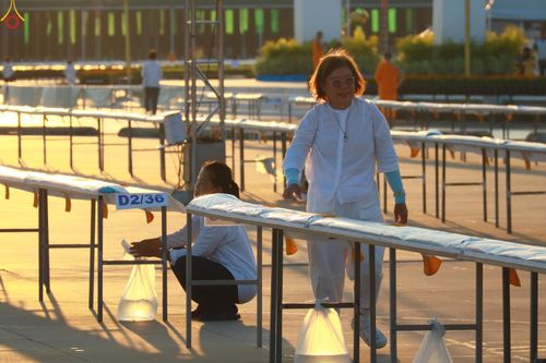 ภาพ No.321562:วันที่ 9-10 เมษายน พ.ศ.2569 การเตรียมงาน มัดถุงน้ำ ถ่วงขาโต๊ะไทยธรรม เพื่องานถวายมหาสังฆทาน 40,000 กว่าวัดทั่วประเทศ วันคุ้มครองโลก 22 เมษายน พ.ศ.2569 วัดพระธรรมกาย