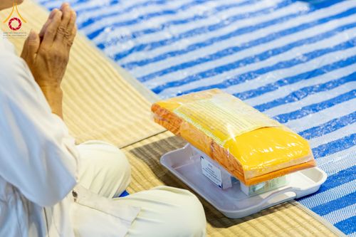 ภาพ No.288853:วันที่ 6 มกราคม พ.ศ. 2569 พิธีถวายภัตตาหารเป็นสังฆทาน แด่พระธรรมยาตรา ในโครงการธรรมยาตรา กตัญญูบูชา มหาปูชนียาจารย์ พระมงคลเทพมุนี(สด จนฺทสโร) พระผู้ปราบมาร อนุสรณ์สถาน 7 แห่ง ปีที่ 14 ณ อนุสรณ์สถานมหาวิหารพระมงคลเทพมุนี (โลตัสแลนด์) อ.สองพี่น้อง จ.สุพรร