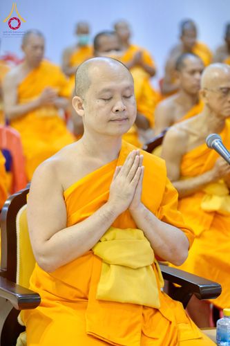 ภาพ No.284761:วันอาทิตย์ที่ 14 ธันวาคม พ.ศ.2568  พิธีปฏิบัติธรรม พิธีถวายภัตตาหารเป็นสังฆทาน พิธีมอบต้นสมบัติจักรพรรดิ ถวายแด่เจ้าอาวาสและประธานสงฆ์ 236 ศูนย์ส่งเสริมศีลธรรมทั่วโลก ณ สภาธรรมกายสากล วัดพระธรรมกาย