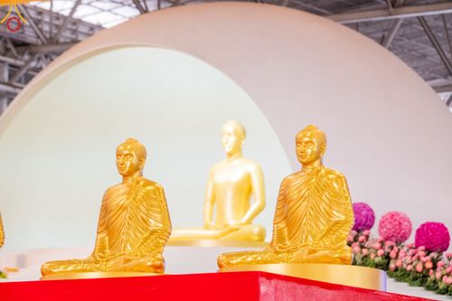 ภาพ No.78910:พิธีตักบาตร ข้าวสารอาหารแห้ง พิธีบูชาข้าวพระ ในวันอาทิตย์ต้นเดือนที่ 2 เมษายน พ.ศ. 2566