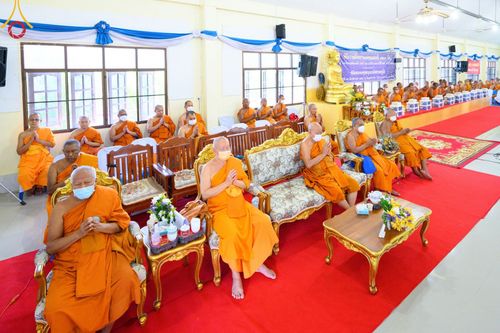 ภาพ No.78355:พิธีถวายสังฆทานแด่คณะสงฆ์ ๓๒๓ วัด พิธีมอบกองทุนหนุนแรงใจช่วยครูใต้และพิธีทำบุญอุทิศส่วนกุศลแด่ผู้วายชนม์ในเหตุการณ์ความไม่สงบ ๔ จังหวัดชายแดนภาคใต้  (ปัตตานี ยะลา นราธิวาส สงขลา) ปีที่ ๑๙ ครั้งที่ ๑๖๑ พิธีมอบกองทุนหนุนแรงใจช่วยครูใต้ (ปีที่ ๑๖ ครั้งที่ ๑