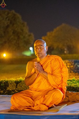 ภาพ No.78216:พิธีจุดประทีปและเวียนประทักษิณถวายเป็นพุทธบูชา ในโครงการบรรพชาสามเณรหมู่ ณ ลุมพินีวัน ประเทศเนปาล  วันที่ 16 มีนาคม พ.ศ. 2566