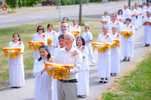 ภาพ No.82872:พิธีทอดผ้าป่าฉลองวัดพระธรรมกายนอร์ธสวีเดน  ในโอกาสสถาปนาครบรอบ 7 ปี  และพิธีวางแผ่นจารึกนามมงคล หน้าต่างบานทรัพย์ วันอาทิตย์ที่ 18 มิถุนายน พ.ศ.2566 ณ วัดพระธรรมกายนอร์ธสวีเดน ประเทศสวีเดน