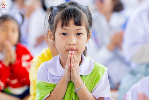 ภาพ No.293313:วันที่ 12 มกราคม พ.ศ. 2569 พิธีทอดผ้าป่าทำนุบำรุงศาสนสถาน ณ วัดพรสวรรค์ อ.สองพี่น้อง จ.สุพรรณบุรี ในโครงการธรรมยาตรา กตัญญูบูชา มหาปูชนียาจารย์ พระมงคลเทพมุนี(สด จนฺทสโร) พระผู้ปราบมาร อนุสรณ์สถาน 7 แห่ง ปีที่ 14