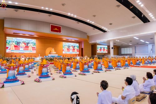 ภาพ No.318599:วันอาทิตย์ต้นเดือนที่ 5 เมษายน พ.ศ.2569 พิธีทอดผ้าป่าสมทบมหาสังฆทาน 40,000 กว่าวัดทั่วประเทศ ณ สภาธรรมกายสากล วัดพระธรรมกาย