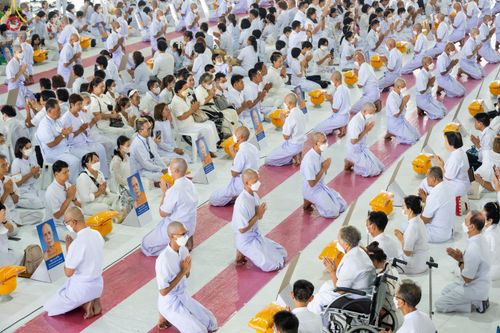 ภาพ No.84141:พิธีเวียนประทักษิณ พิธีวันทาเจดีย์ พิธีขอขมา และมอบผ้าไตร  ในโครงการบรรพชาอุปสมบทหมู่ธรรมทายาทรุ่นเข้าพรรษา และโครงการบรรพชาสามเณรโรงเรียนนานาชาติ รุ่นที่12 ในวันเสาร์ที่ 22 กรกฎาคม พ.ศ. 2566