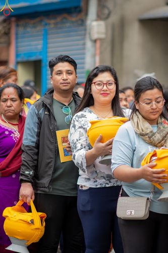 ภาพ No.77679:พิธีตัดปอยผมและปลงผมนาคธรรมทายาท ในโครงการบรรพชาสามเณรหมู่ ประเทศเนปาล วันที่ 11 มีนาคม พ.ศ.2566