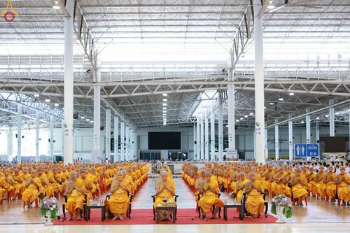 ภาพ No.83006:พิธีตักบาตร ณ บ้านแก้วเรือนทองคุณยายอาจารย์ฯ พิธีบูชาข้าวพระ ณ สภาธรรมกายสากล วัดพระธรรมกาย ในวันอาทิตย์ต้นเดือนที่ 2 ก.ค. พ.ศ.2566