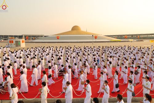 ภาพ No.79170:พิธีอัญเชิญองค์พระบรมพุทธเจ้า 24 องค์ เวียนประทักษิณรอบพระมหาธรรมกายเจดีย์ ณ วัดพระธรรมกาย  วันที่ 2 เมษายน พ.ศ. 2566