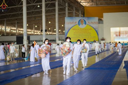 ภาพ No.78876:พิธีตักบาตร ข้าวสารอาหารแห้ง พิธีบูชาข้าวพระ ในวันอาทิตย์ต้นเดือนที่ 2 เมษายน พ.ศ. 2566