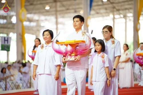 ภาพ No.215546:วันอาทิตย์ต้นเดือนที่ 6 เมษายน พ.ศ. 2568 ขบวนอัญเชิญผ้าป่าสมทบ มหาสังฆทาน 40,000 กว่าวัดทั่วประเทศ ณ สภาธรรมกายสากล วัดพระธรรมกาย