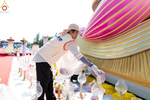 ภาพ No.110149:V.8 พลังทีม การเตรียมงาน เก็บงาน การรับบุญของเจ้าหน้าที่หน่วยงานต่างๆ เพื่อโครงการธรรมยาตรา กตัญญูบูชามหาปูชนียาจารย์ พระมงคลเทพมุนี (สด จนฺทสโร) พระผู้ปราบมาร อนุสรณ์สถาน 7 แห่ง ปีที่ 12 ระหว่างวันที่ 2 - 31 มกราคม พ.ศ.2567