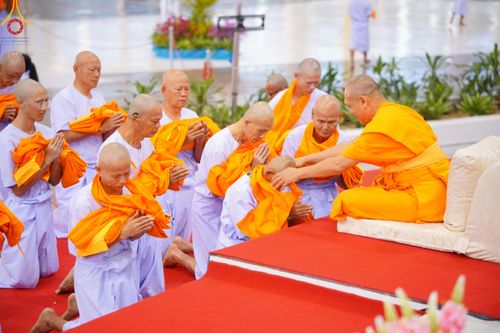 ภาพ No.180696:พิธีบรรพชาอุปสมบท โครงการอุปสมบทบูชาธรรมมหาปูชนียาจารย์ ประจำปีพุทธศักราช 2567 วันเสาร์ที่ 7 ธันวาคมพ.ศ. 2567 ณ วัดพระธรรมกาย จ.ปทุมธานี