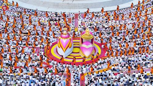 ภาพ No.108018:พิธีต้อนรับพระธรรมยาตรา ในโครงการธรรมยาตรากตัญญูบูชา มหาปูชนียาจารย์ พระมงคลเทพมุนี(สด จนฺทสโร) พระผู้ปราบมาร อนุสรณ์สถาน 7 แห่ง ปีที่ 12 วันที่ 7 มกราคม พ.ศ. 2567 ณ อนุสรณ์สถานคลองบางนางแท่น  อ.สามพราน จ.นครปฐม