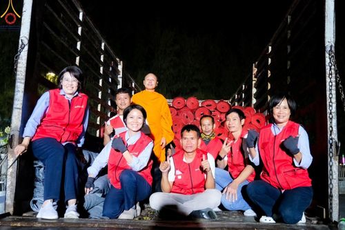 ภาพ No.191560:V.49 สารพัดV สารพัดดี ที่ธรรมยาตรา ในโครงการธรรมยาตรา กตัญญูบูชา มหาปูชนียาจารย์ พระมงคลเทพมุนี(สด จนฺทสโร) พระผู้ปราบมาร อนุสรณ์สถาน 7 แห่ง ปีที่ 13 ระหว่างวันที่ 2-31 มกราคม พ.ศ. 2568