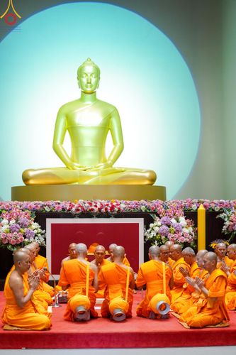 ภาพ No.199827:โครงการอุปสมบทหมู่บูชาธรรม 116 ปี คุณยายอาจารย์มหารัตนอุบาสิกาจันทร์ ขนนกยูง โครงการอุปสมบทหมู่ธรรมทายาท ระดับอุดมศึกษา รุ่นที่ 51 ภาคฤดูหนาว  ณ โบสถ์พระไตรปิฏก วัดพระธรรมกาย จ.ปทุมธานี  วันที่ 11 มกราคม พ.ศ. 2568 โดยมีพระครูปลัดรัตนวีรวัฒน์ เจ้าอาวาสวัด