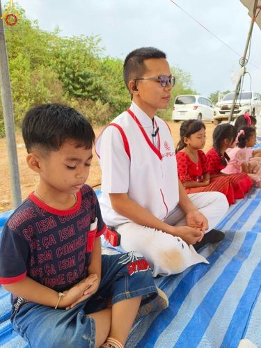 ภาพ No.130161:V.34 เพื่อธรรมเพื่อบางกล่ำ การรับบุญของเจ้าหน้าที่หน่วยงานต่างๆ  เพื่องานธรรมยาตราอัญเชิญพระบรมสารีริกธาตุ ประดิษฐาน ณ มหารัตนเจดีย์สิริปทุมสวรรค์ (เจดีย์อริยพุทธะ 5 พระองค์) ณ ศูนย์ปฏิบัติธรรมภาคใต้ อ.บางกล่ำ จ.สงขลา ระหว่างวันที่ 9-10 มีนาคม พ.ศ. 2567