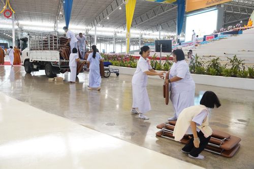 ภาพ No.59796:V.39 ทุ่มสุดใจ ธรรมชัย 80 ปี การเตรียมงาน การปฏิบัติงาน ของเจ้าหน้าที่หน่วยงานต่างๆ เพื่อพิธีฉลองอายุวัฒนมงคล 80 ปี หลวงพ่อธัมมชโย และรับถวายมหาสังฆทาน 10,000 กว่าวัดทั่วประเทศ ในวันคุ้มครองโลก จันทร์ที่ 22 เมษายน พ.ศ. 2567