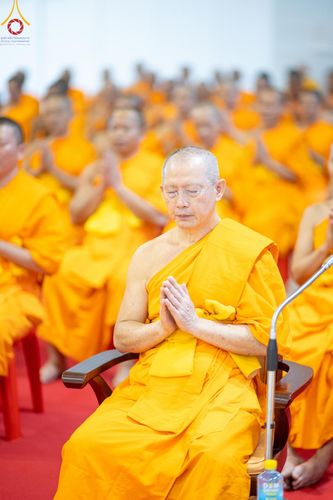 ภาพ No.139222:พิธีตักบาตร , พิธีบูชาข้าวพระ ณ ห้องแก้วสารพัด 1 สภาธรรมกายสากล วัดพระธรรมกาย วันอาทิตย์ต้นเดือนที่ 2 มิถุนายน พ.ศ. 2567