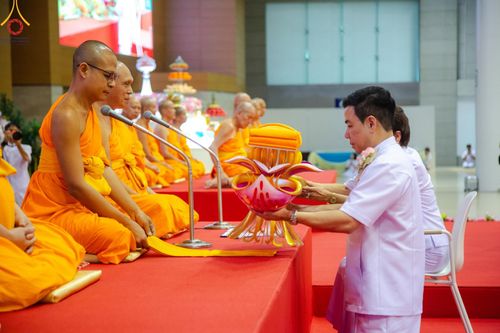 ภาพ No.167859:พิธีทอดกฐิน และ พิธีกรานกฐิน ในวันอาทิตย์ที่ 3 พฤศจิกายน พ.ศ. 2567 ณ วัดพระธรรมกาย จ.ปทุมธานี