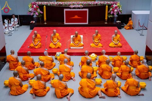 ภาพ No.244940:วันเสาร์ที่ 6 กันยายน พ.ศ. 2568 พิธีถวายบาตร บรรพชา อุปสมบทของนาคธรรมทายาท โครงการอุปสมบทหมู่บูชาธรรมครบรอบ 108 ปี  วันครูผู้ค้นพบวิชชาธรรมกาย ณ โบสถ์พระไตรปิฎก วัดพระธรรมกาย