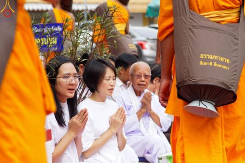 ภาพ No.128354:พิธีอัญเชิญพระบรมสารีริกธาตุ " ใจกลางเมืองนครหาดใหญ่ " เพื่อประดิษฐาน ณ มหารัตนเจดีย์สิริปทุมสวรรค์ (เจดีย์อริยพุทธะ 5 พระองค์) ศูนย์ปฏิบัติธรรมภาคใต้ อ.บางกล่ำ จ.สงขลา  วันที่ 9 มีนาคม พ.ศ.2567 (ชุดที่ 1)