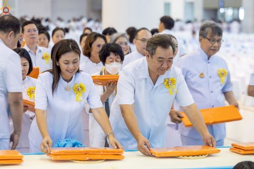 ภาพ No.240851:วันพุธที่ 27 สิงหาคม พ.ศ. 2568 พิธีทอดผ้าป่าเพื่อสร้างอาคาร  82 ปี หลวงพ่อธัมมชโย สมทบกฐินวัดพระธรรมกาย และกฐิน 30,000 วัดทั่วประเทศ ครั้งที่ 1