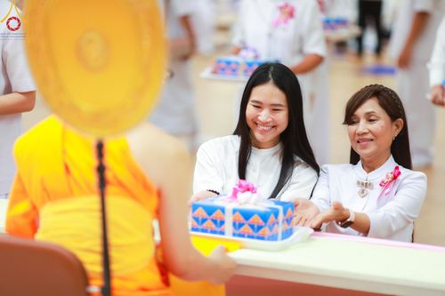 ภาพ No.153353:พิธีมุทิตาสักการะ พระภิกษุ-สามเณร ผู้สอบไล่ได้เปรียญธรรม ประโยค 1-2 ถึงประโยค ป.ธ.9 และบาลีศึกษา ประโยค1-2 ถึง บ.ศ.9 , พิธีมอบดวงแก้วสามเณรผู้ทรงบาลีไวยากรณ์ วัดพระธรรมกาย และ ศูนย์ส่งเสริมศีลธรรมในประเทศและต่างประเทศ วันอาทิตย์ที่ 8 กันยายน พ.ศ.2567