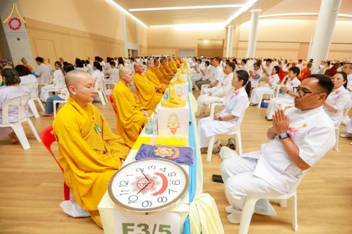 ภาพ No.60101:พิธีเจริญพระพุทธมนต์ "ฉลองอายุวัฒนมงคล 80 ปี หลวงพ่อธัมมชโย" พิธีถวายไทยธรรม คณะสงฆ์ 10,000 กว่าวัดทั่วประเทศ ในวันคุ้มครองโลก วันจันทร์ที่ 22 เมษายน พ.ศ. 2567 ณ สภาธรรมกายสากล วัดพระธรรมกาย จ.ปทุมธานี