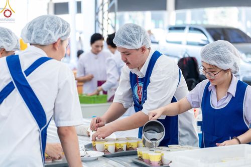 ภาพ No.58976:V.40 ภัตตาหารพระหมื่นวัด เราจัดให้ การปฏิบัติงานของเจ้าหน้าที่และอาสาสมัคร เพื่อรับบุญในการถวายภัตตาหาร แด่คณะสงฆ์ 10,000 กว่าวัดทั่วประเทศ ที่มาร่วมงานวันคุ้มครองโลก จันทร์ที่ 22 เมษายน พ.ศ. 2567 ณ วัดพระธรรมกาย